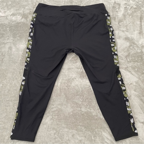 Torrid Disney Minnie Mouse Active Leggings Size 4 - Picture 3 of 9